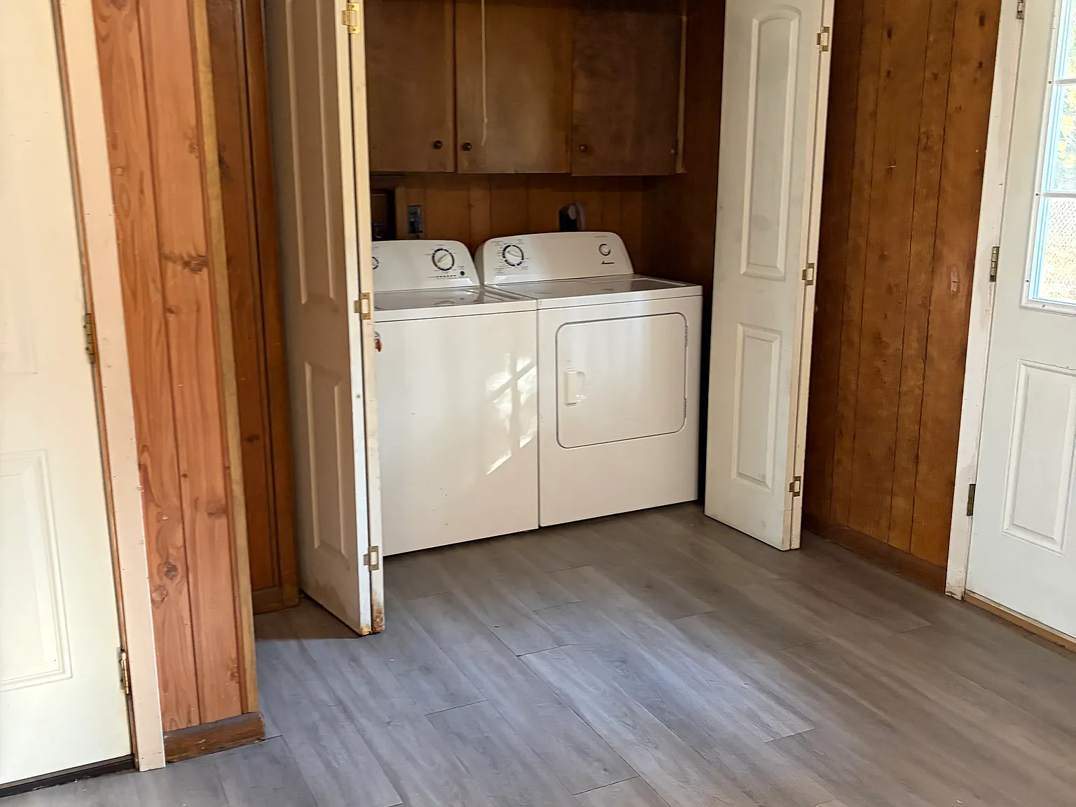 233 Brockton Dr — Photo 2