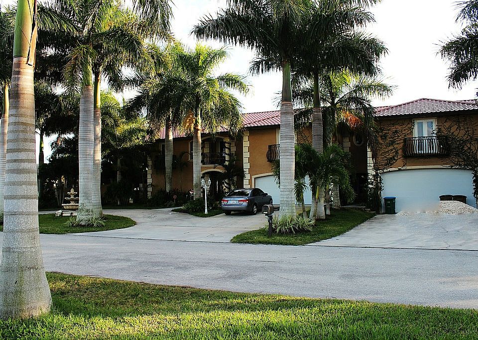 1st image of 1630 SW 51st Ter