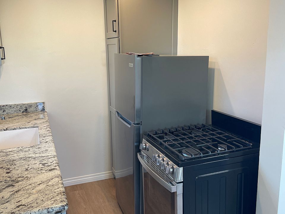 New stove and fridge