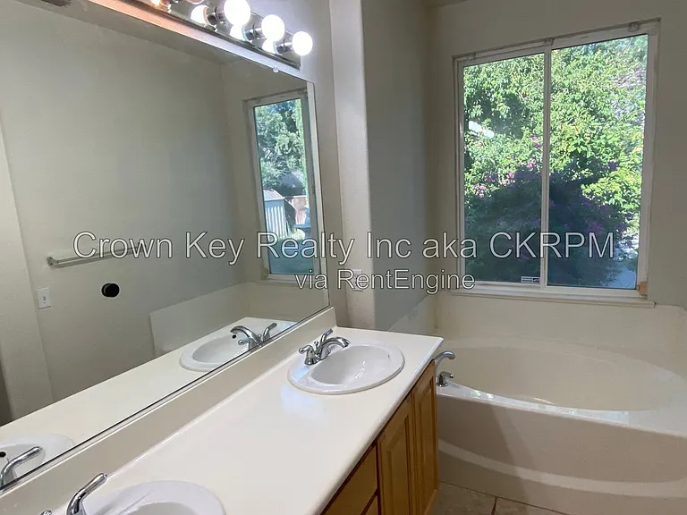 1844 Oswego Ct — Photo 17
