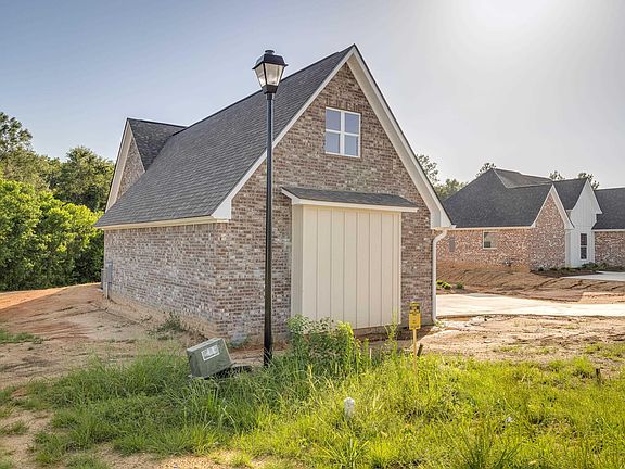 2nd image of 700 Bella Vista Loop
