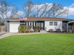 27 Joy Rd, Selden, NY 11784