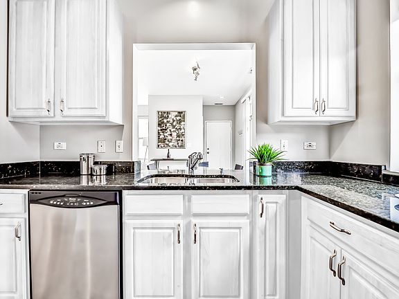 5th image of 759 W Eastman St