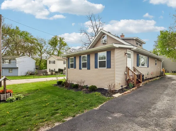 316 Lily Ln, Lakemoor, IL 60051