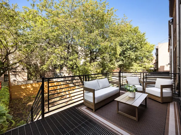 569 Monroe Street image 8 of 23