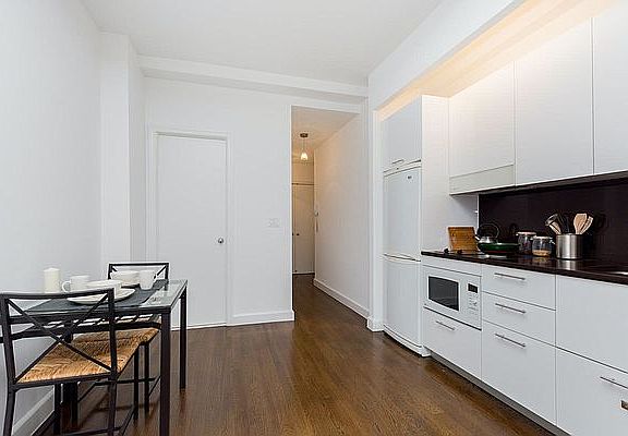 5th image of 212 W 91st St APT 1008