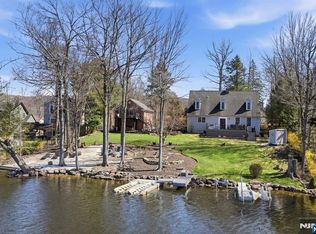 173 Point Breeze Dr W, Hewitt, NJ 07421