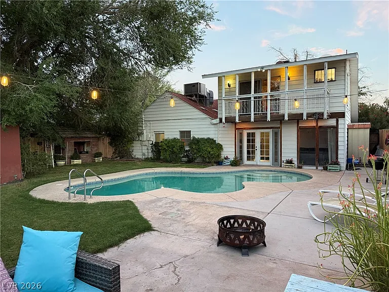 1037 Bracken Ave — Photo 2