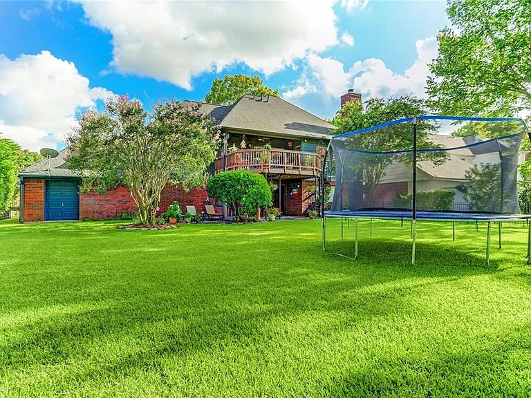 1706 Country Squire Dr — Photo 33