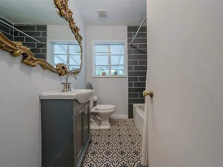 1920 W Forrest Ave — Photo 18