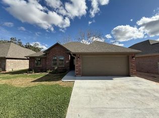 1031 S Anderson St, Angleton, TX 77515