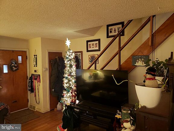 4th image of 3625 Stanwood St