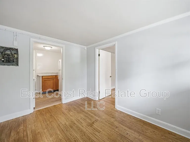 430R N Locust St — Photo 5