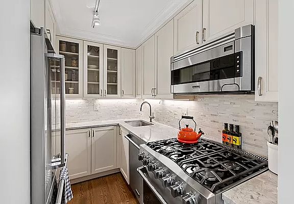 5th image of 555 Main St APT 603
