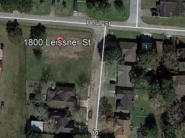 1800 Leissner St, Bay City, TX 77414
