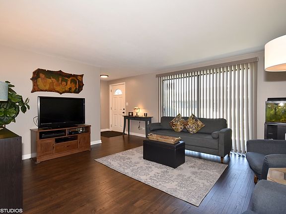 4th image of 1350 Wakeby Ln #412