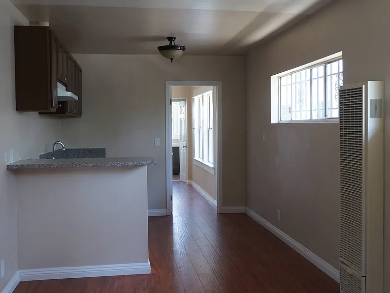 3662 1/2 Arlington Ave — Photo 2
