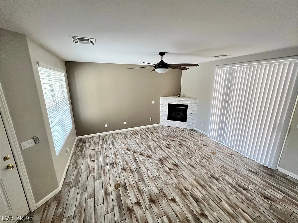 3 bed, 2.5 bath, 1694 sqft, $2,195 — Photo 2