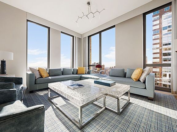 4th image of 360 E 89th St #31B