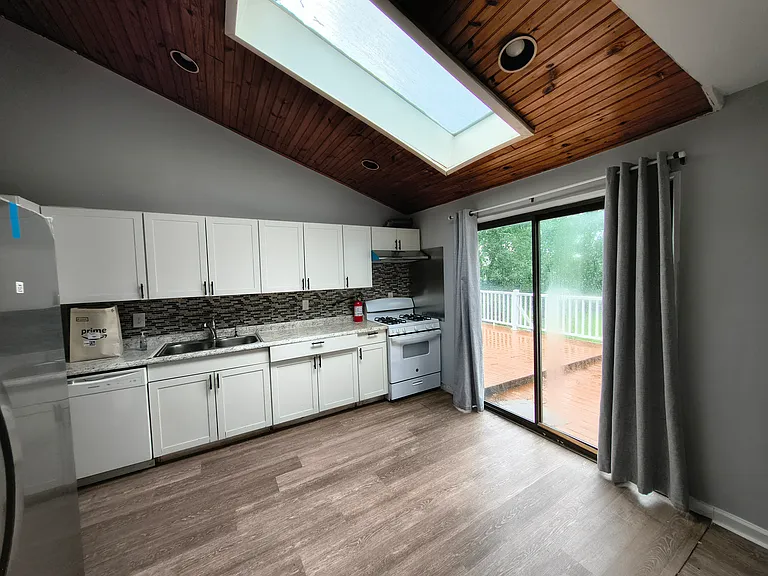 8 Mitchell Ave — Photo 15