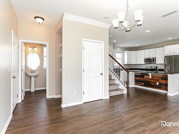 3rd image of 338 Vineyard Ln
