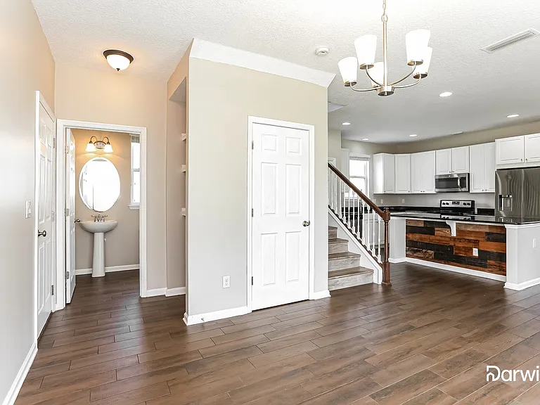 338 Vineyard Ln — Photo 3