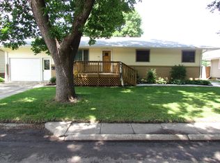 1610 Sunset Dr, Onawa, IA 51040