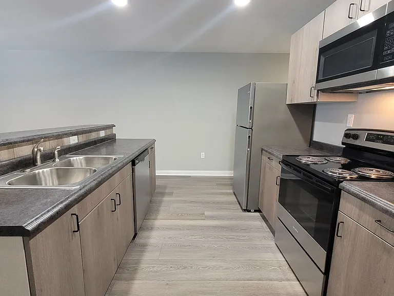 640 W Walnut St — Photo 10