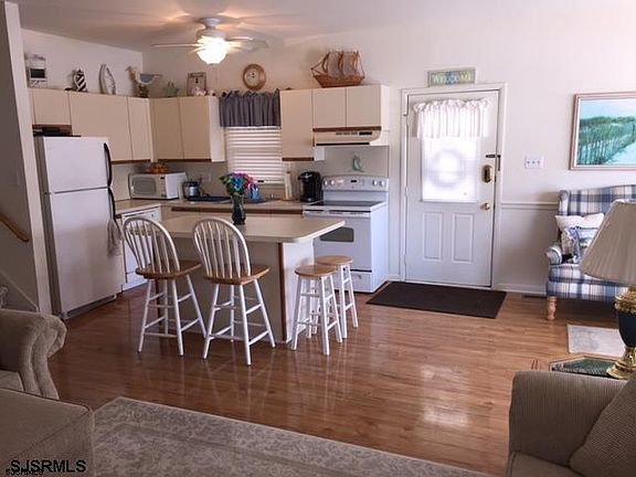 4th image of 5052 Asbury Ave #A
