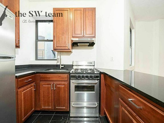 3rd image of 209 W 80th St #5CC