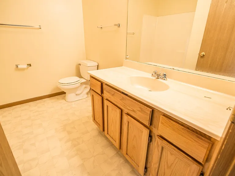 2858 University Ave — Photo 47