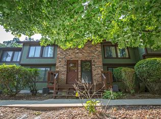 19 Cliffside Dr UNIT E, Manchester, CT 06042