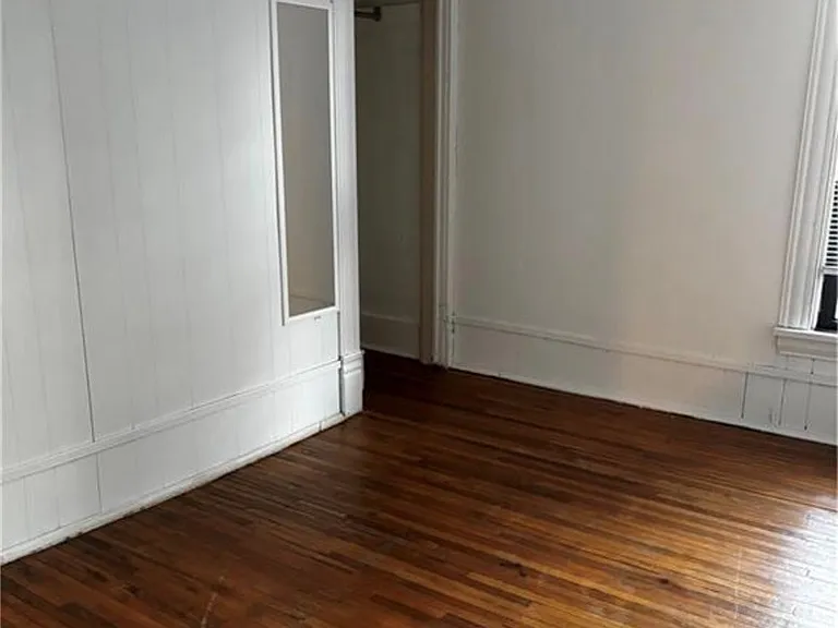 131 Strong Ave — Photo 11