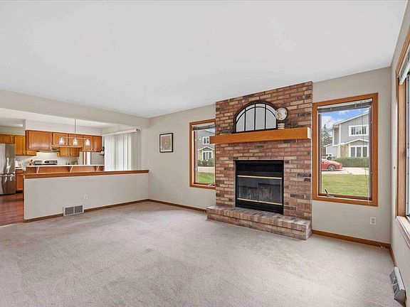 2nd image of 6915 Raymond Rd