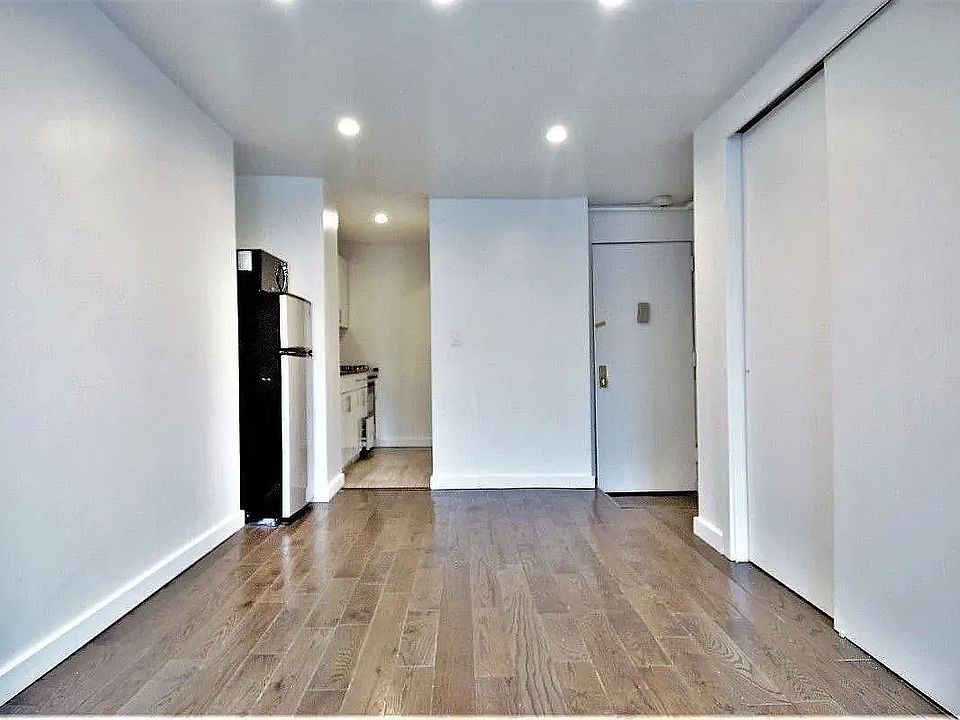 1st image of 534 E 14th St #18