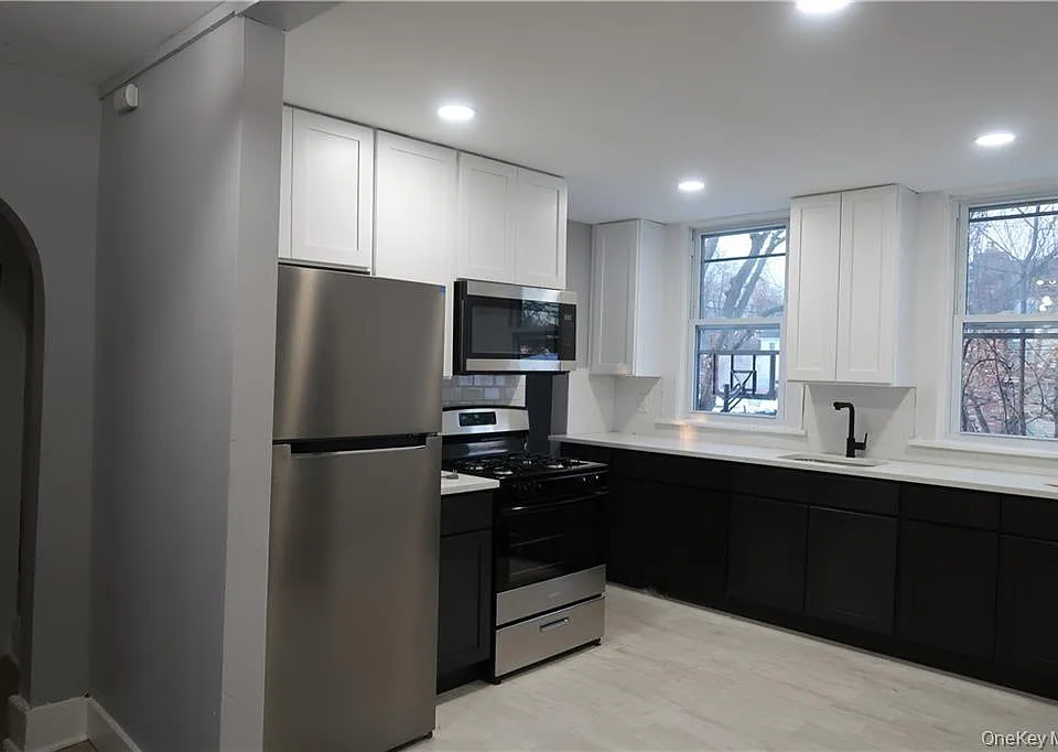 716 Homestead Ave #1