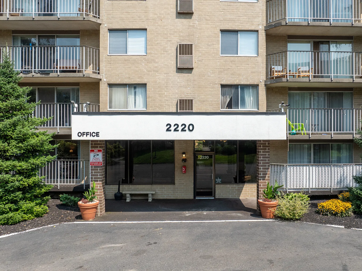 Portage Towers Apartments — Photo 3