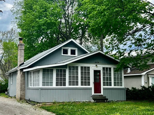 3076 Portman St, Keego Harbor, MI 48320