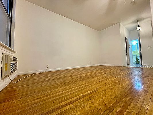2nd image of 1324 2nd Ave APT 3B