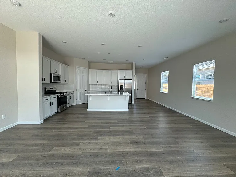 8260 Honor Ct — Photo 2