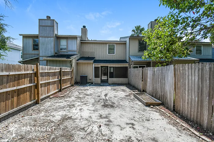 5577 Cabot Dr N — Photo 12