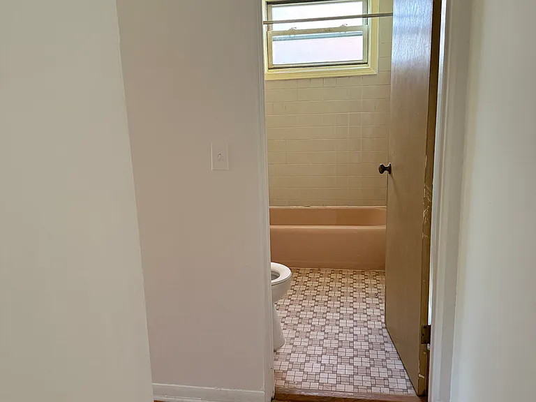 2626 W Greenleaf Ave #2-A — Photo 5