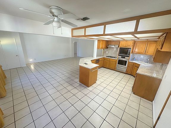 3rd image of 12155-12157 Vanowen St #5