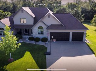 585 Pioneer Rd, Platteville, WI 53818