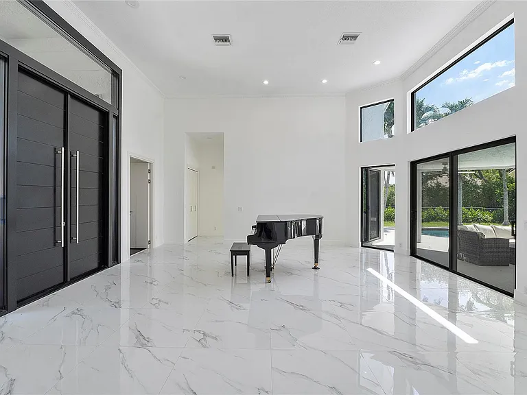 410 Sabal Way — Photo 33