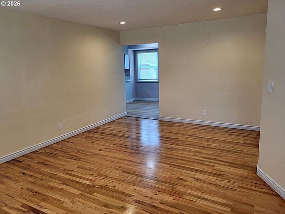 5th image of 1023 N Knott St