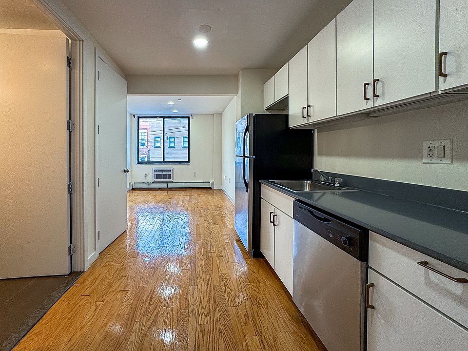 1st image of 924 Metropolitan Ave APT 306