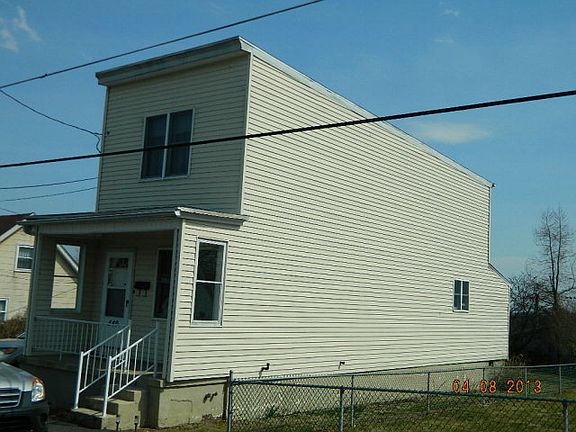 3rd image of 440 W John St