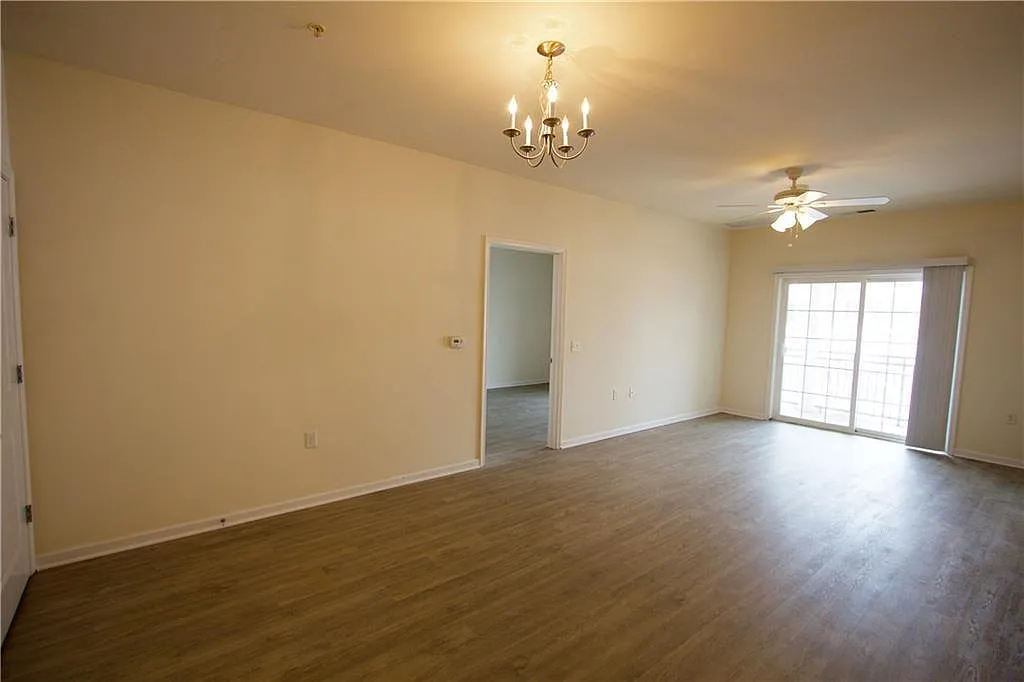 2 bed, 1070 sqft, $2,800 — Photo 2