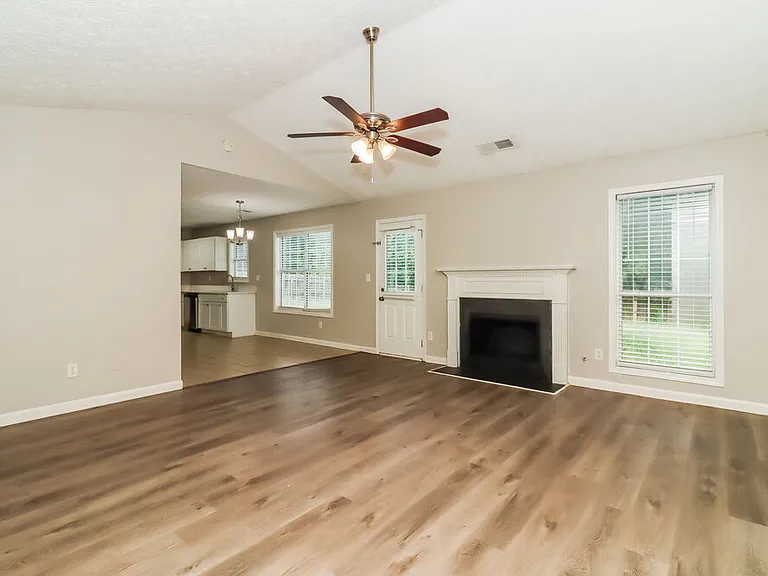 88 Ann Cir SE — Photo 4